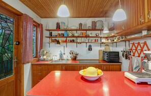 Refrigerador y cafetera y tetera 