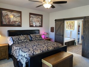 4 bedrooms, in-room safe, desk, iron/ironing board