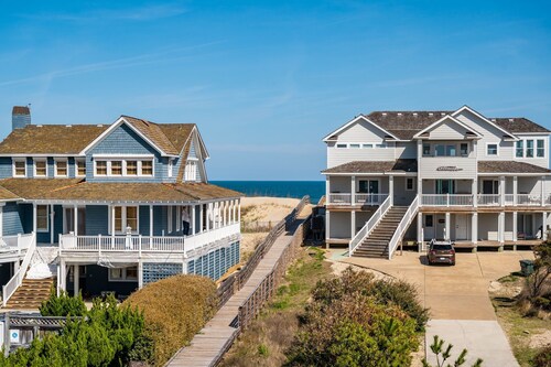 LUX Oceanside, Pool, Hot Tub, Decks, Arcade, Pets, Bikes, Loaded