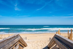 On the beach, sun loungers, beach towels - Oceanviews, Close 2 Beach, Pets, Arcade, Hot Tub Arcade, Bikes, Loaded (Nags Head)