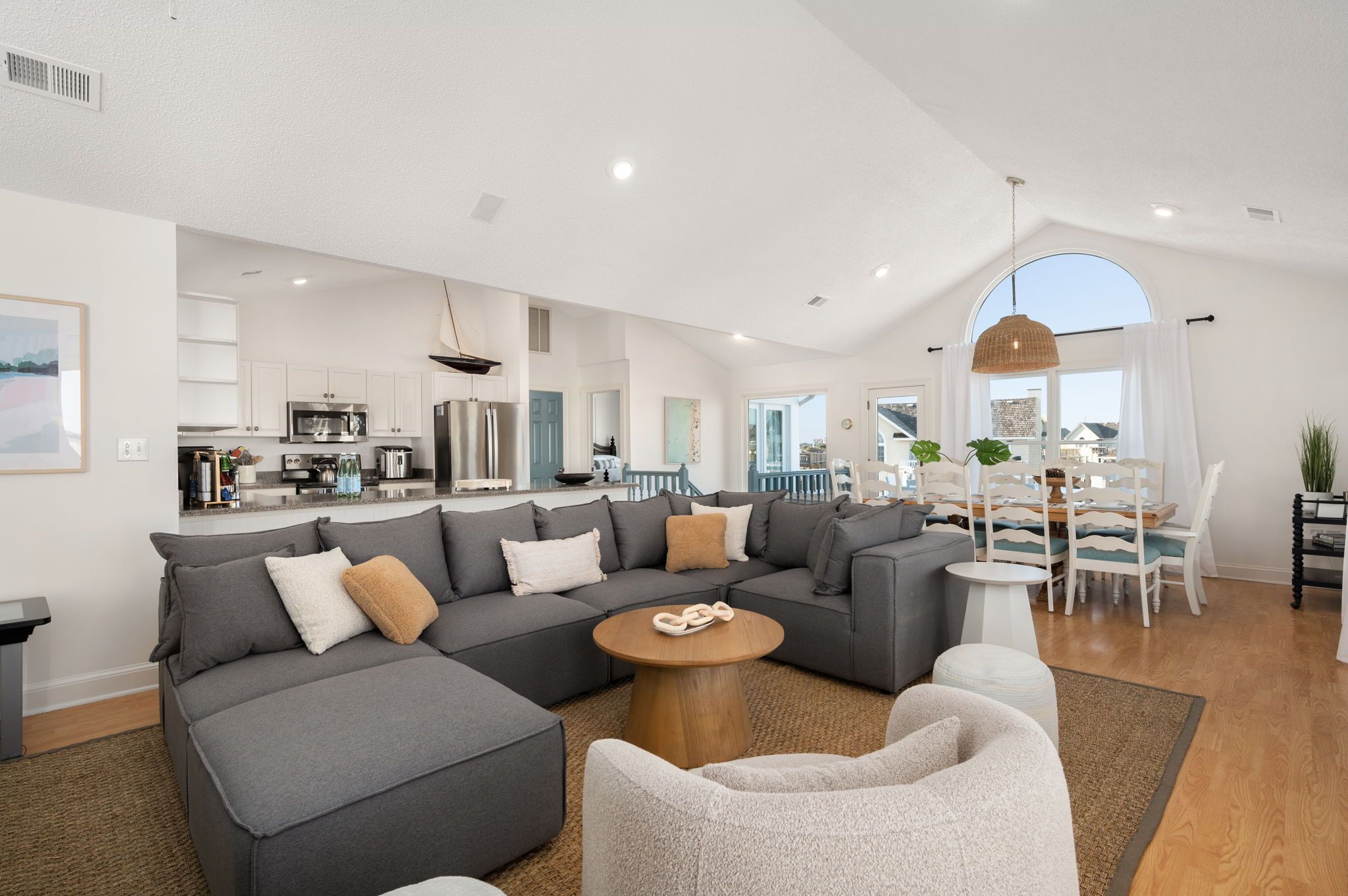 TV connectée, jeux vidéo, lecteur de DVD, baby-foot