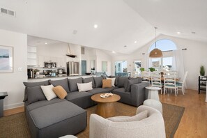 智能电视、电子游戏、DVD 播放器、桌上足球