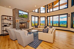Smart-TV, Kamin, Videospiele, Arbeitsbereiche