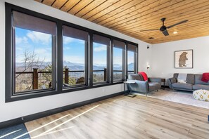TV connectée, cheminée, jeux vidéo, espaces bureaux