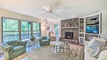 TV, fireplace, DVD player, books