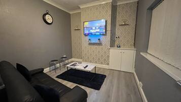 Premium Townhome | Living area