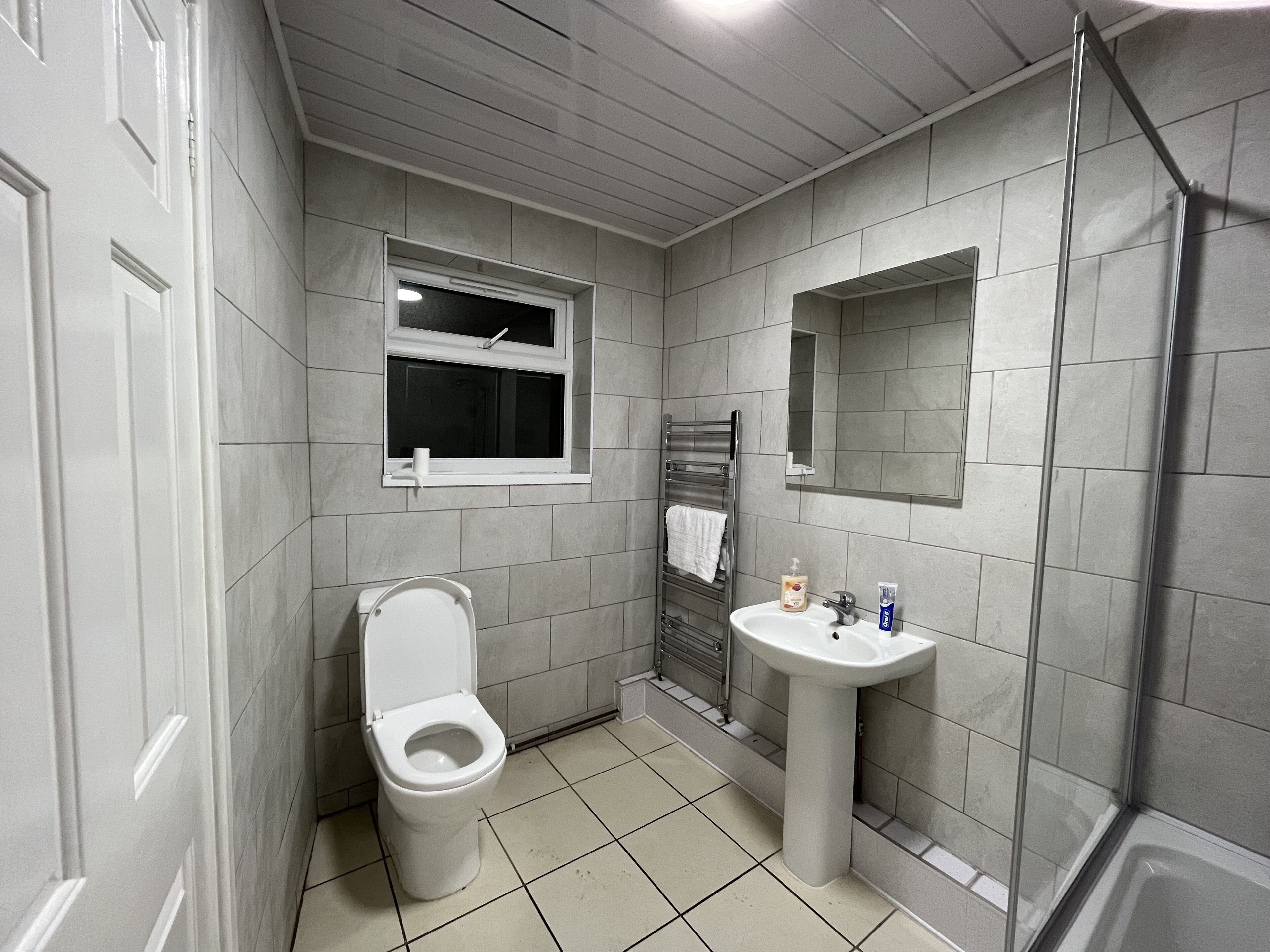 Premium Townhome | Bathroom