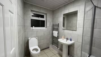 Premium Townhome | Bathroom
