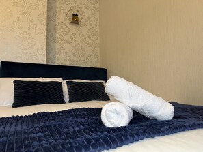 Premium Townhome | 2 bedrooms, iron/ironing board, free WiFi, bed sheets - Baraka Holiday Homes (Birmingham)