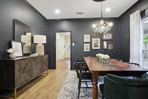 Dining - ❤️2.2 MilesToLSU•2 Desks•WasherDryer•AC🤿Pool•FencedYardPatio📺SmartTV❤️ (Baton Rouge)