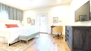 3 chambres, bureau, fer et planche à repasser, lit parapluie