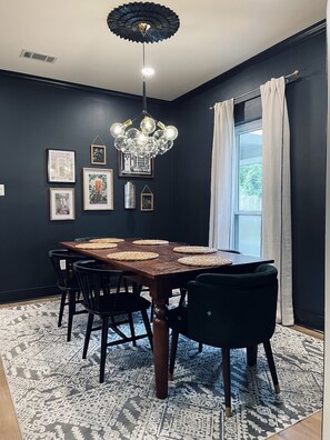 Dining - ❤️2.2 MilesToLSU•2 Desks•WasherDryer•AC🤿Pool•FencedYardPatio📺SmartTV❤️ (Baton Rouge)