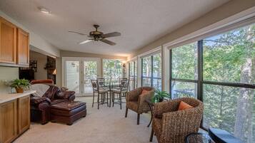 Televisi 45-inci dengan saluran TV kabel