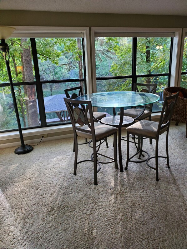 In-room dining - Lake Cortez Hideaway (Hot Springs Village)