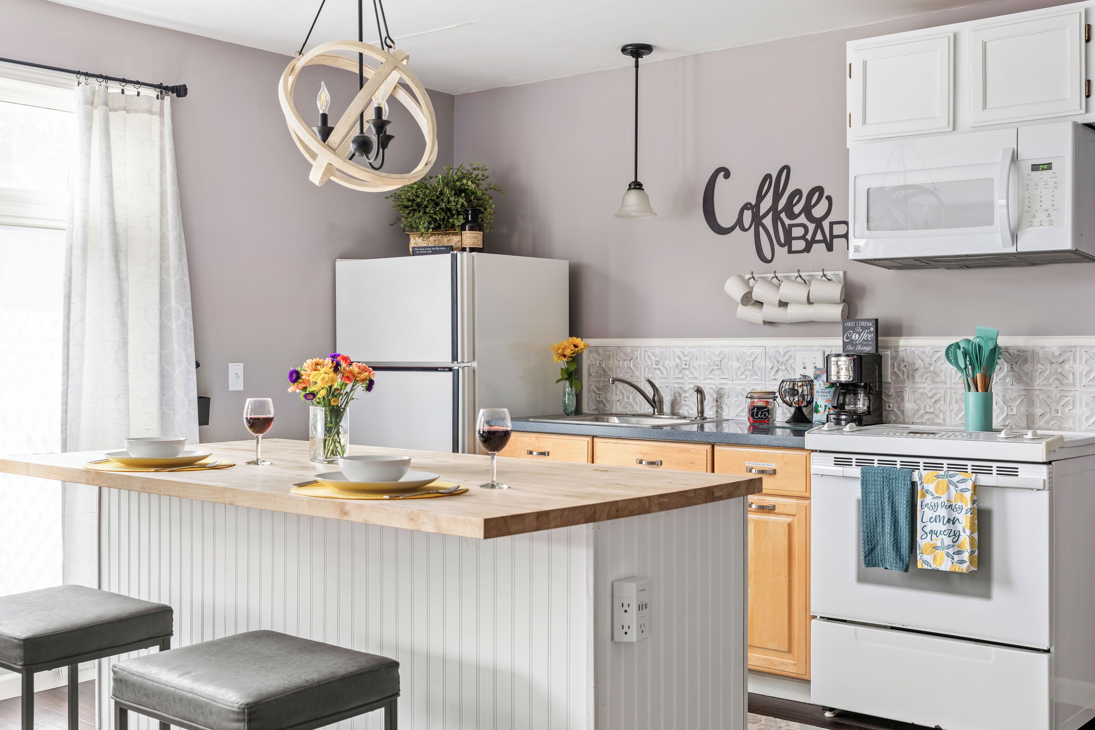 Coffee/tea maker, fridge, microwave, oven