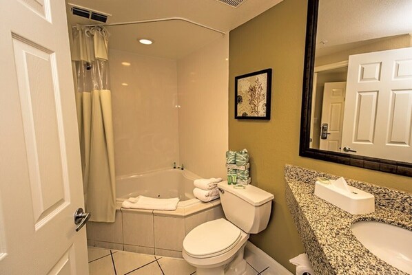 وحدات دش مع أحواض استحمام، حوض استحمام بنظام ضخ المياه، شامبو