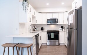 Leilighet | Eget kjøkken | Kjøleskap, mikrobølgeovn, ovn og kokeplater