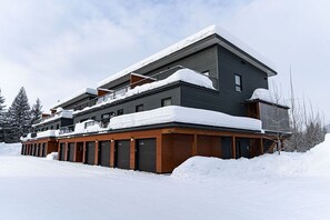 Exterior - Powder Village Retreat by Revelstoke Vacations (Revelstoke)