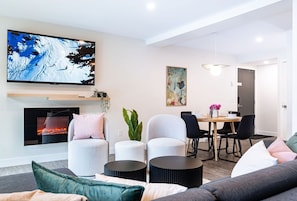 Living area - Powder Village Retreat by Revelstoke Vacations (Revelstoke)