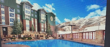 Piscine couverte, piscine extérieure