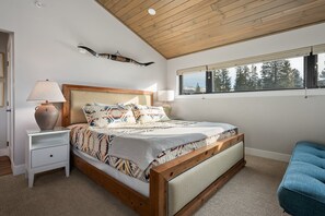 3 bedrooms, iron/ironing board, travel cot, free WiFi