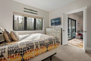3 bedrooms, iron/ironing board, travel crib, free WiFi
