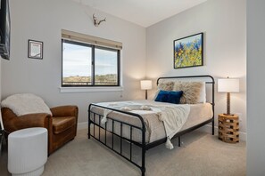 3 slaapkamers, een strijkplank/strijkijzer, reisbedje, gratis wifi