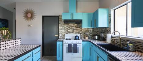 Réfrigérateur, four, plaque de cuisson, lave-vaisselle