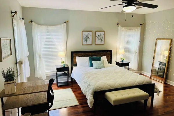 3 bedrooms, desk, iron/ironing board, free WiFi