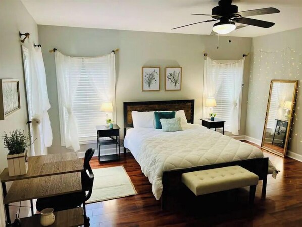 3 bedrooms, desk, iron/ironing board, free WiFi