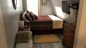 2 bedrooms, desk, iron/ironing board, free WiFi