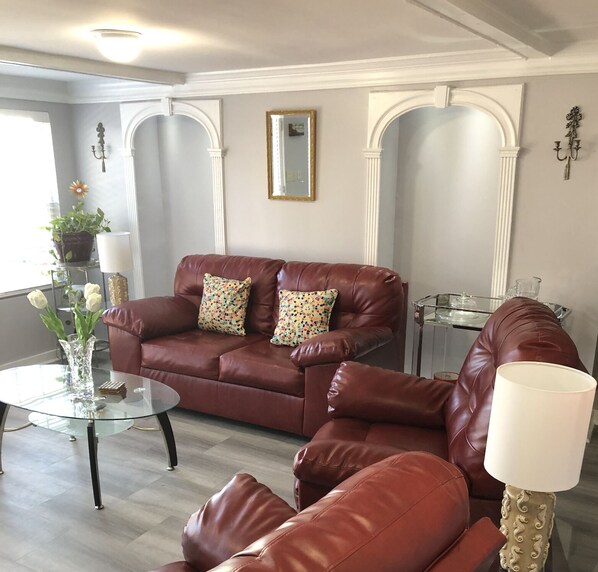 Smart TV, music library, stereo