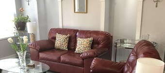 Adorable Two Bedroom Cottage Guesthouse (2 Story) 