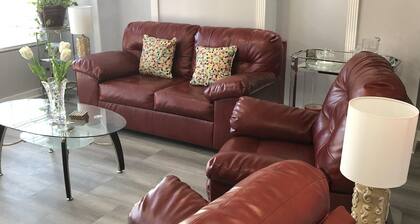 Adorable Two Bedroom Cottage Guesthouse (2 Story)