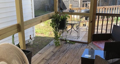 Adorable Two Bedroom Cottage Guesthouse (2 Story)