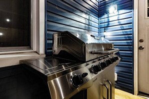 Unclassified image, 2 of 31, button