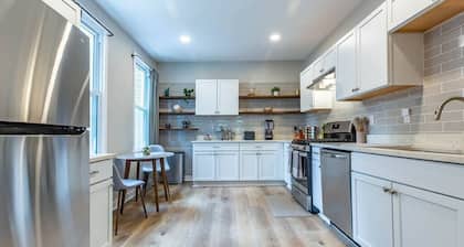 2 King Beds | Free Parking | BBQ | Arcade | Patio