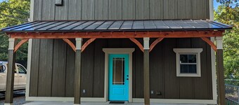 Full Kitchen with in Unit Washer/Dryer. Private Entrance & no contact check-in