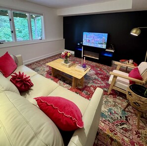 Smart TV, fireplace, computer monitors