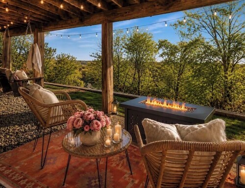 Romantic Retreat, Hot Tub, Firepit
