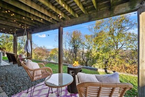 Terrace/patio - Secluded apartment with year-round, hot tub, close to everything! (Syracuse)