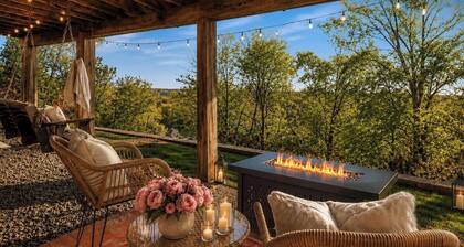 Private Retreat with fire pit and hot tub