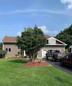 Property grounds - Secluded apartment with year-round, hot tub, close to everything! (Syracuse)