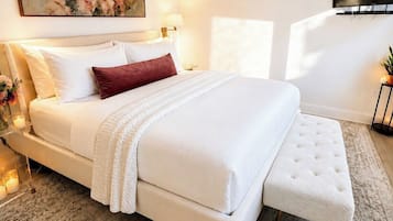 1 Schlafzimmer, Schreibtisch, Bügeleisen/Bügelbrett, Reisekinderbett