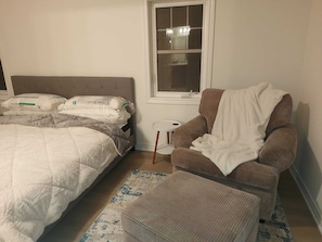 4 bedrooms, desk, iron/ironing board, free WiFi