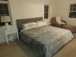 4 bedrooms, desk, iron/ironing board, free WiFi - Bathed in natural light, this corner lot four bedroom townhome is sure to please (Brampton)