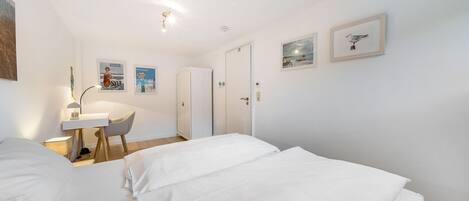 2 bedrooms, WiFi, bed sheets