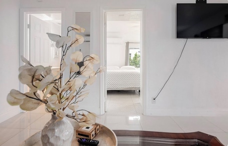 4 bedrooms, WiFi. Spacious Home Near MIA & Port