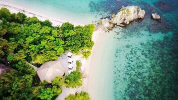 Breakfast, lunch, dinner served; beach views