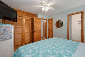 4 bedrooms, iron/ironing board, free WiFi, bed sheets